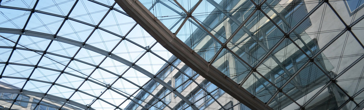 Glasdach über Einkaufspassage