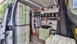 Blick in ein Servicefahrzeug zum Kompressor reparieren in Berlin