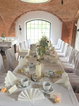 Gutes Essen gehört zur Vernastaltung in der Schlosskirche Altlandsberg